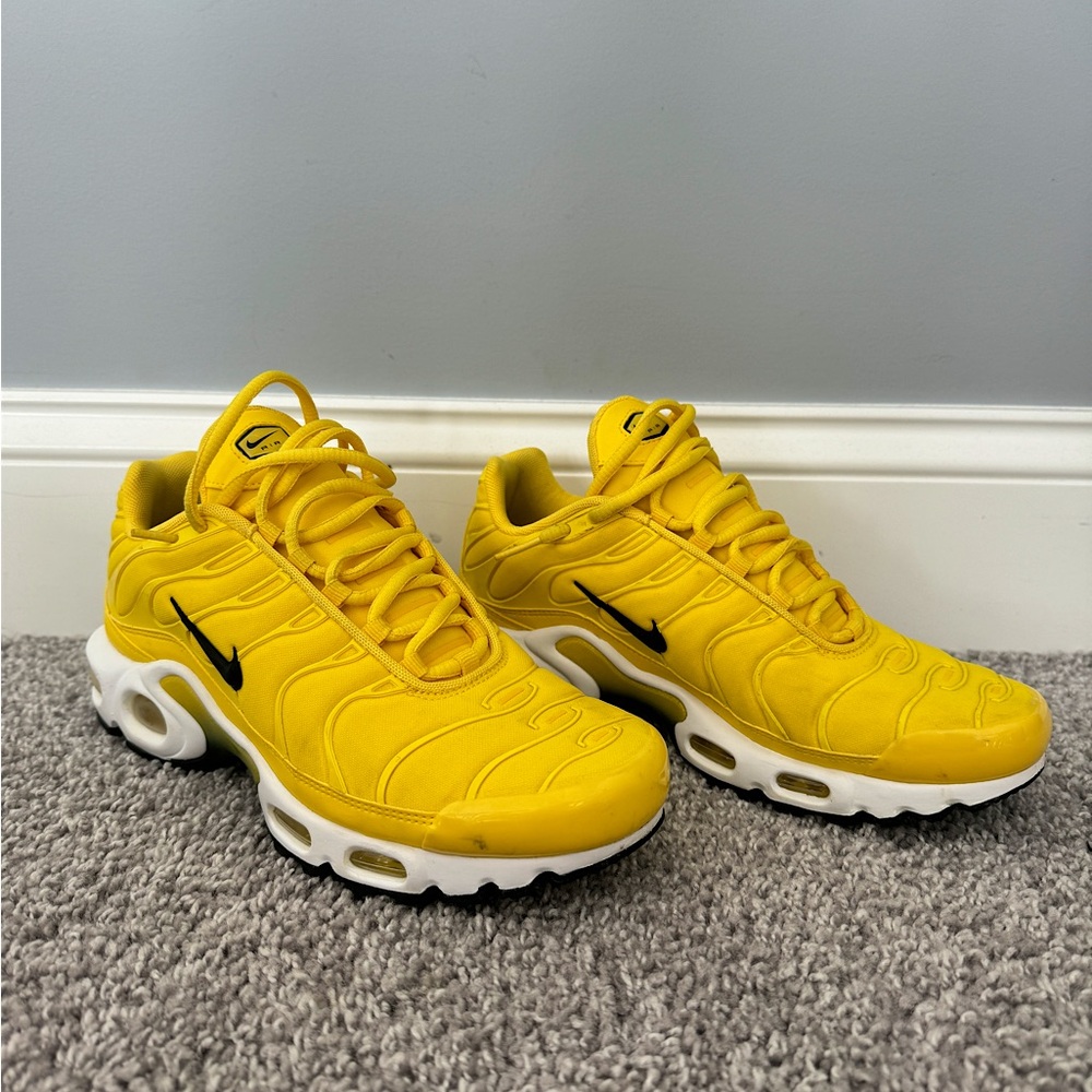 Nike Women’s Air Max Plus in Chrome Yellow, size 7.5